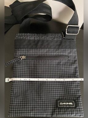 Unisex~ Dakine Black Grid Crossbody Sling Pouch